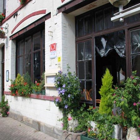 Logis Hotel Et Restaurant Du Dauphin Sées Exterior photo